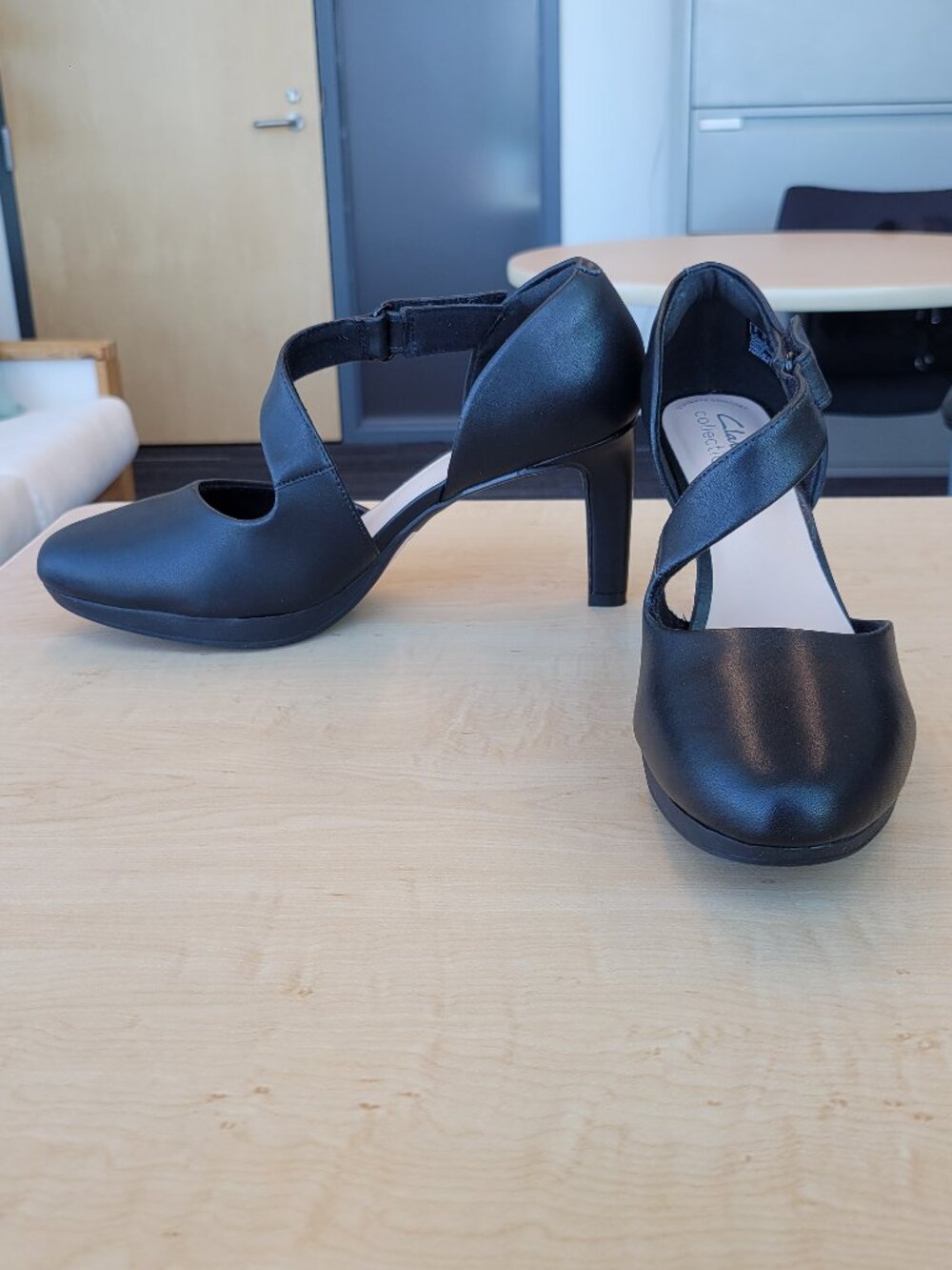 Clarks Womens Ambyr Glow Pump